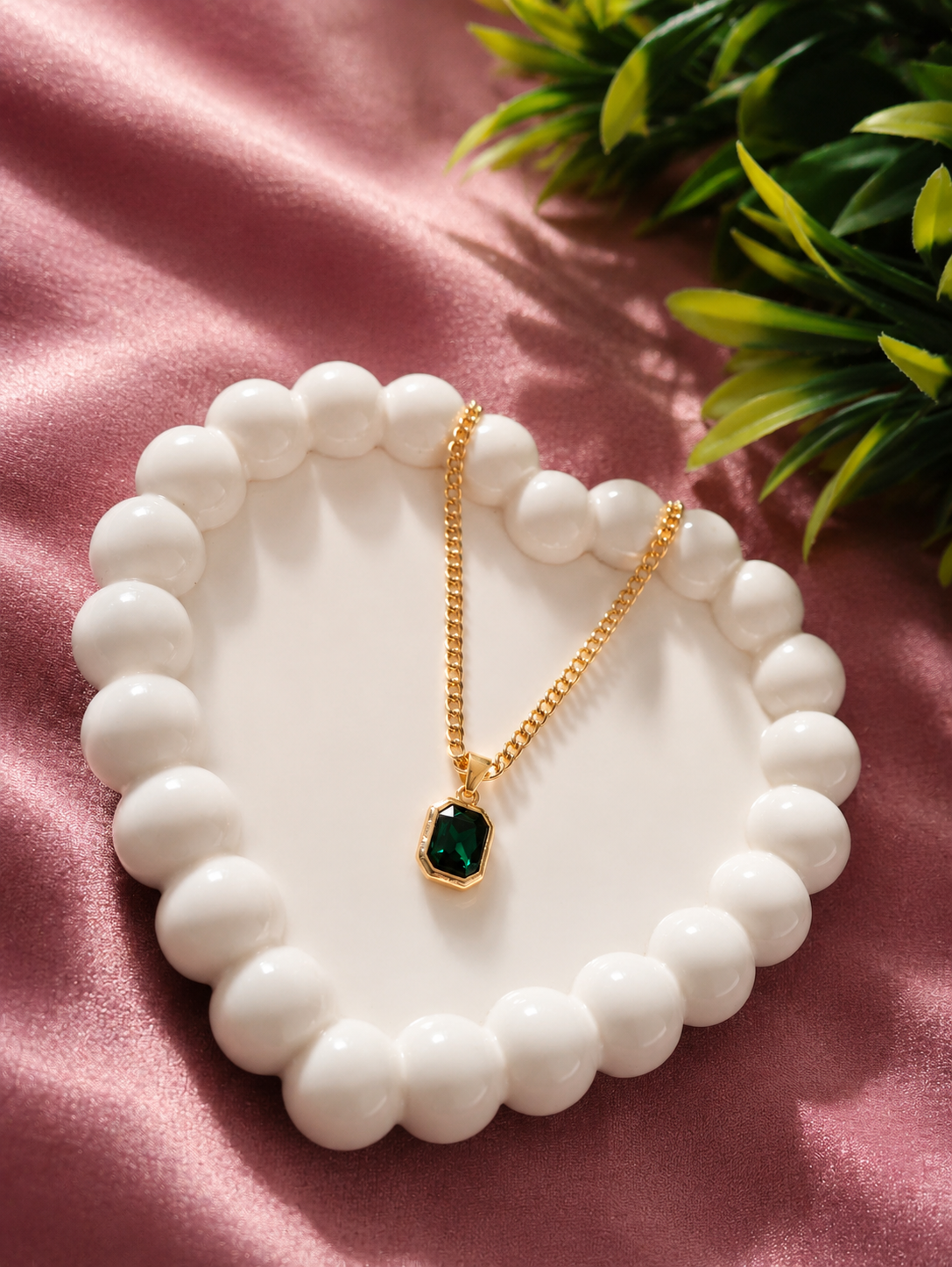 Emerald Glow Pendant Necklace