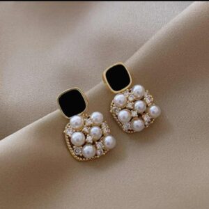 Midnight Pearl Earrings