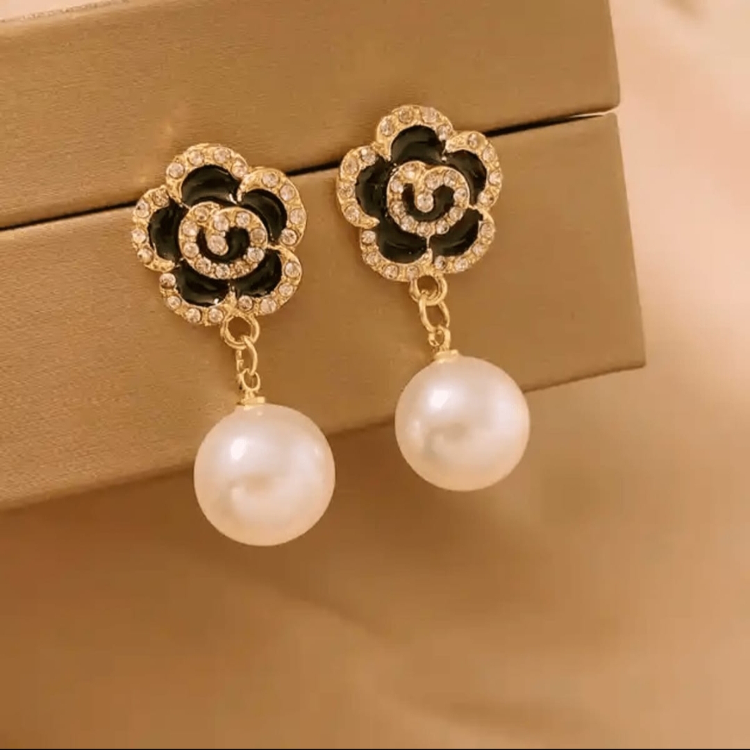 Midnight Bloom Pearl Drops - Image 2